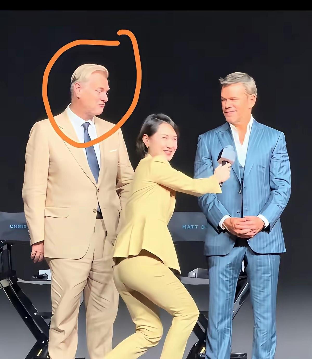 上海主持人陈璇那场“撅腚采访”算是彻底翻车了，画面里她弓腰曲腿对着外籍嘉宾，自己
