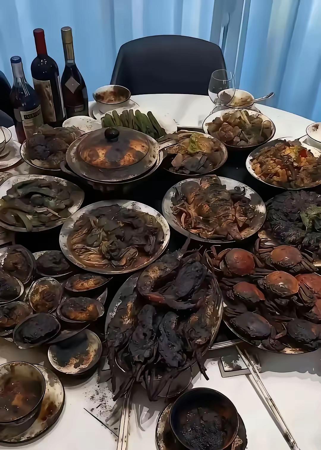 这一桌菜用哪四个字形容合适呢？