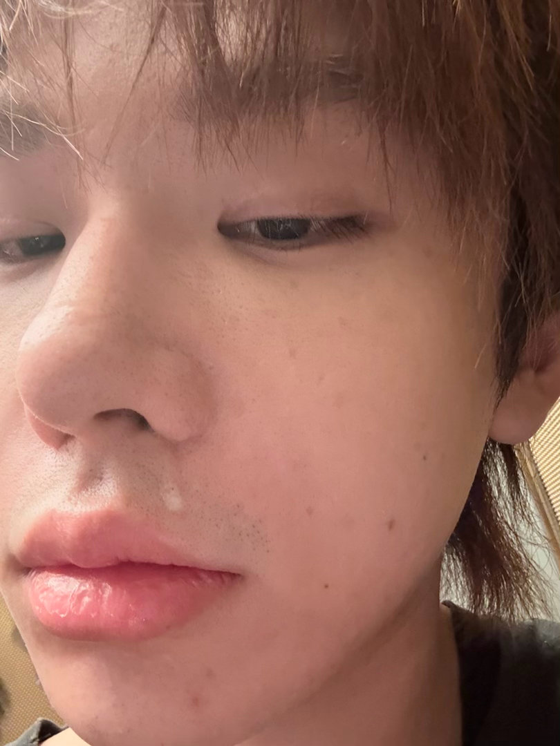 这个电梯一层停一下我的鼻涕要留嘴里了 
