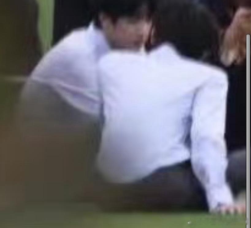 tg 这谁垫肩垫的太严重了吧 