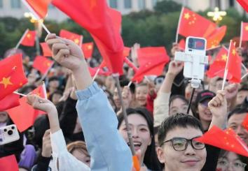 为啥美国攻打伊拉克不用拿出证据，俄罗斯出兵格鲁吉亚也不用征求联合国同意，可咱们只