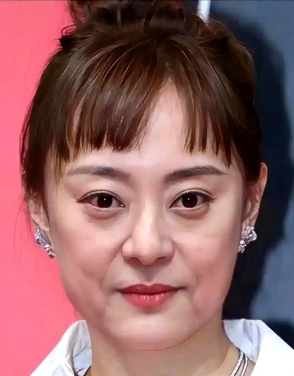 没有配图，没有解释，没有预告，甚至连一个标点符号都透着一股“我很神秘”的味道。