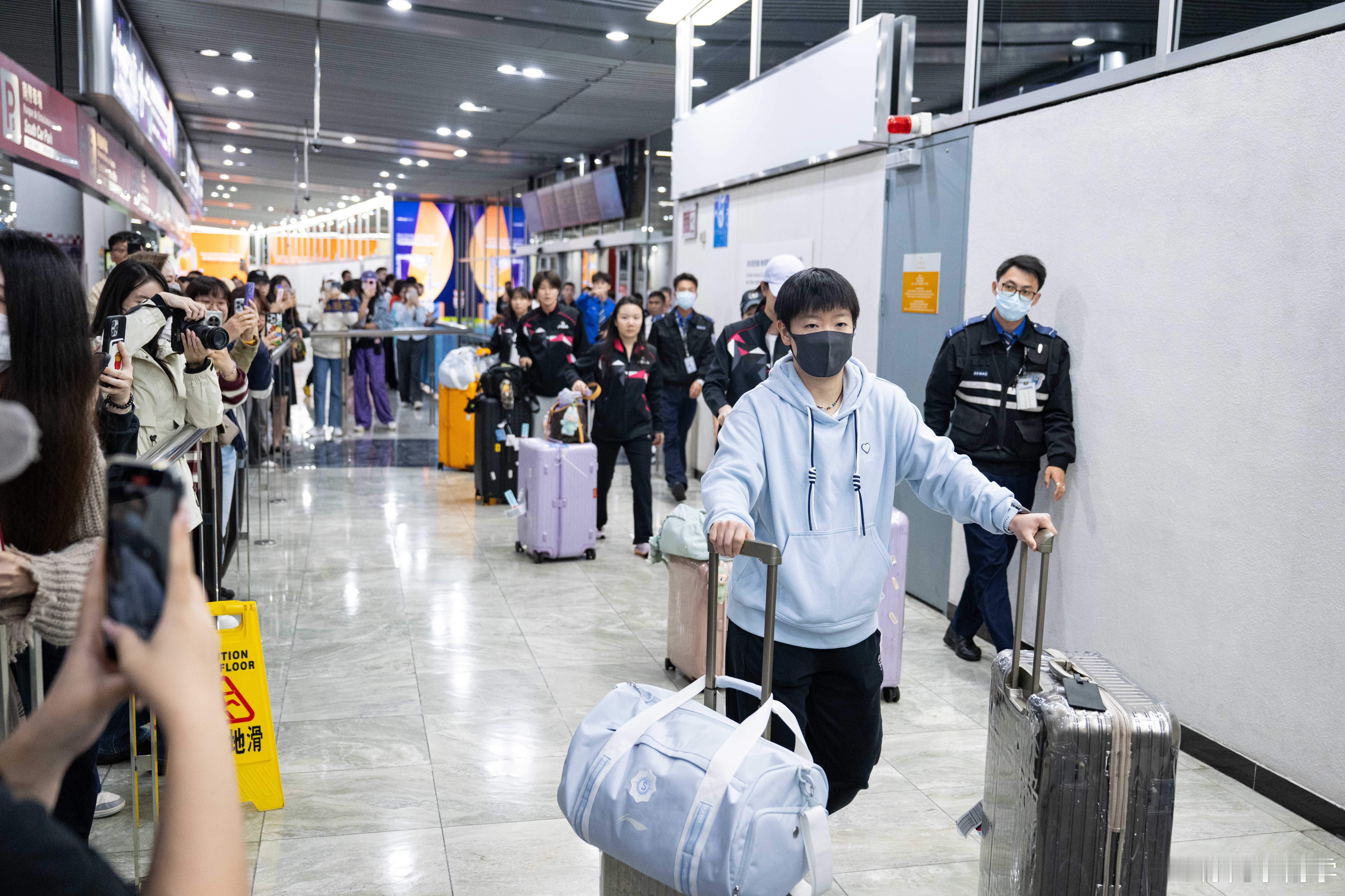 全运会11月4日，参加第十五届全国运动会乒乓球项目的各代表队陆续抵达澳门。孙颖莎