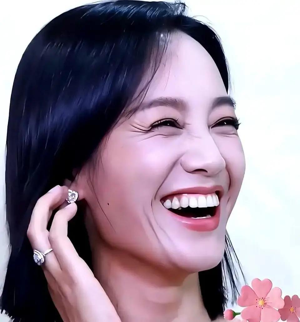 全网骂了他七年，现在朱丹笑成孩子
 
当年一句“她的拍戏不叫拍戏”把周一围钉上冷