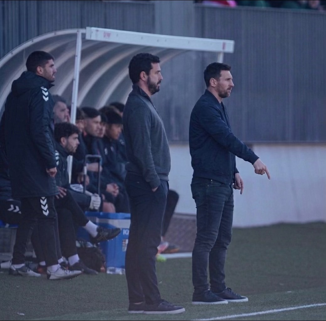 科尔内利亚官方TT：让训练开始😊↕⚽️梅西不可复制的mvp