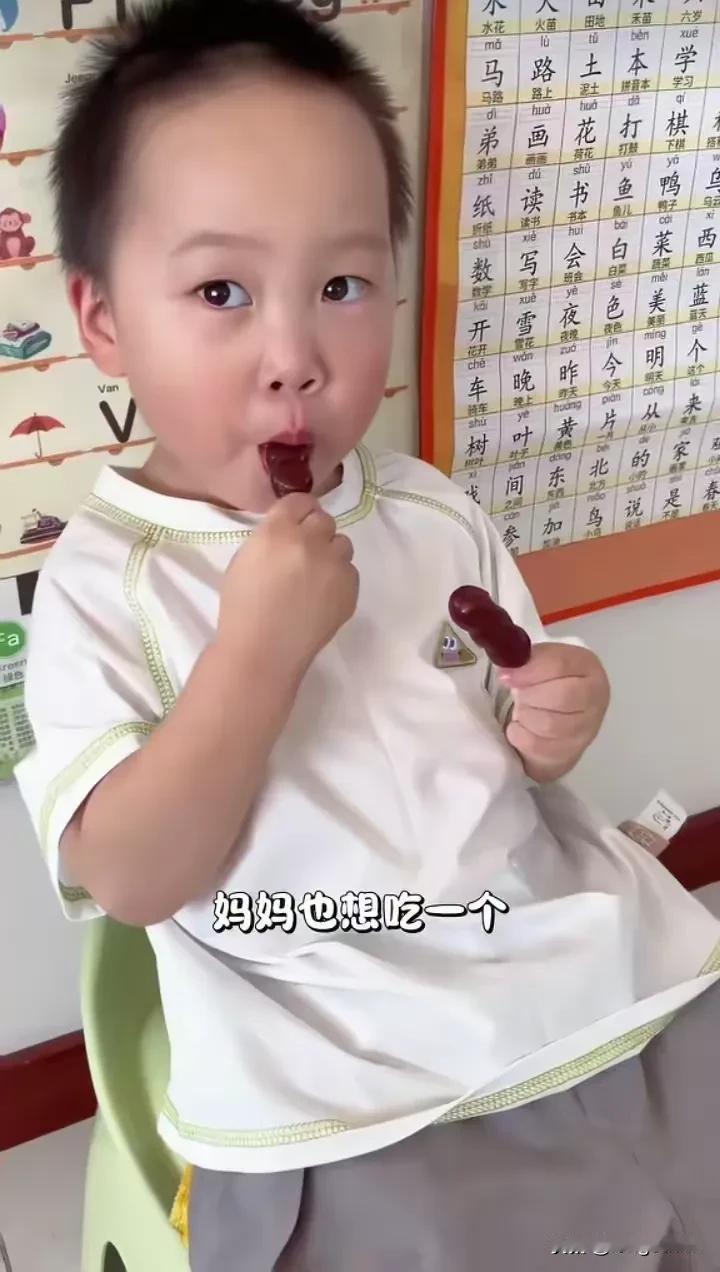 估计这是引发最大争议的孩子


第一个争议：究竟几岁？


第二个争议：是男是女