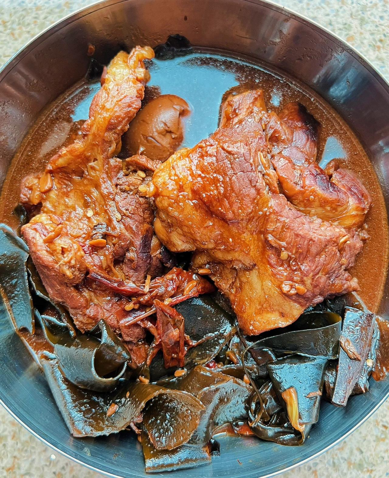 想吃酱骨头的看过来 酱香浓郁 软烂入味～
最近想吃酱骨头了，跟着网友的教程，自己