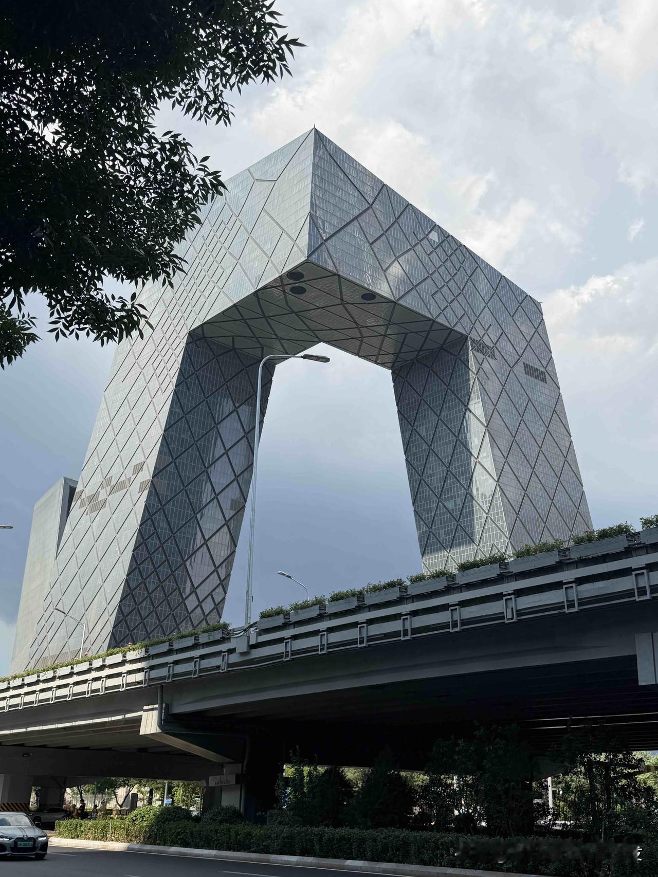 阳光穿越了时空
随手拍～
国贸 北京
