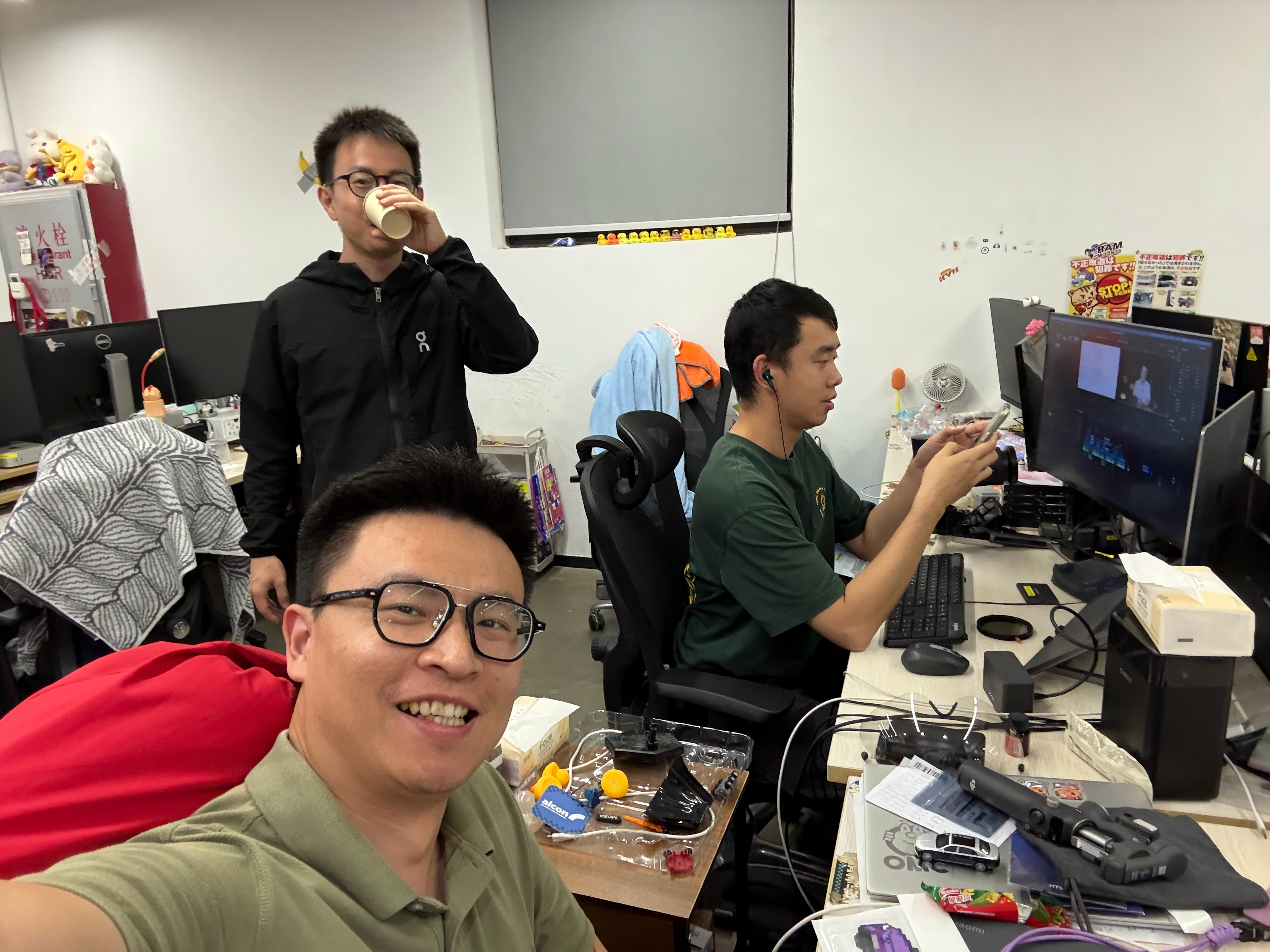 早睡早起并不容易，改片子改到 12 点，到家洗洗刷刷，临上床又快 2 点了