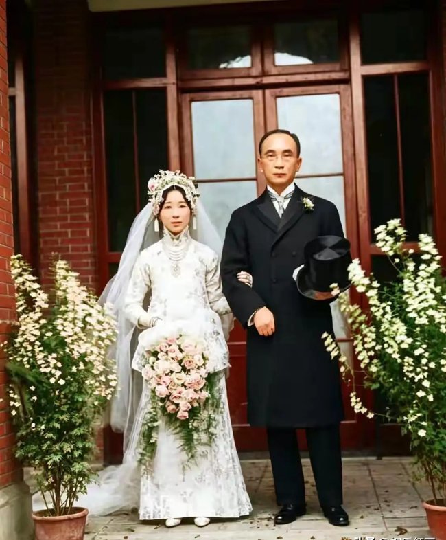 1913年，唐绍仪和吴维翘夫妇，一张罕见结婚照，他是顾维钧的岳父 
