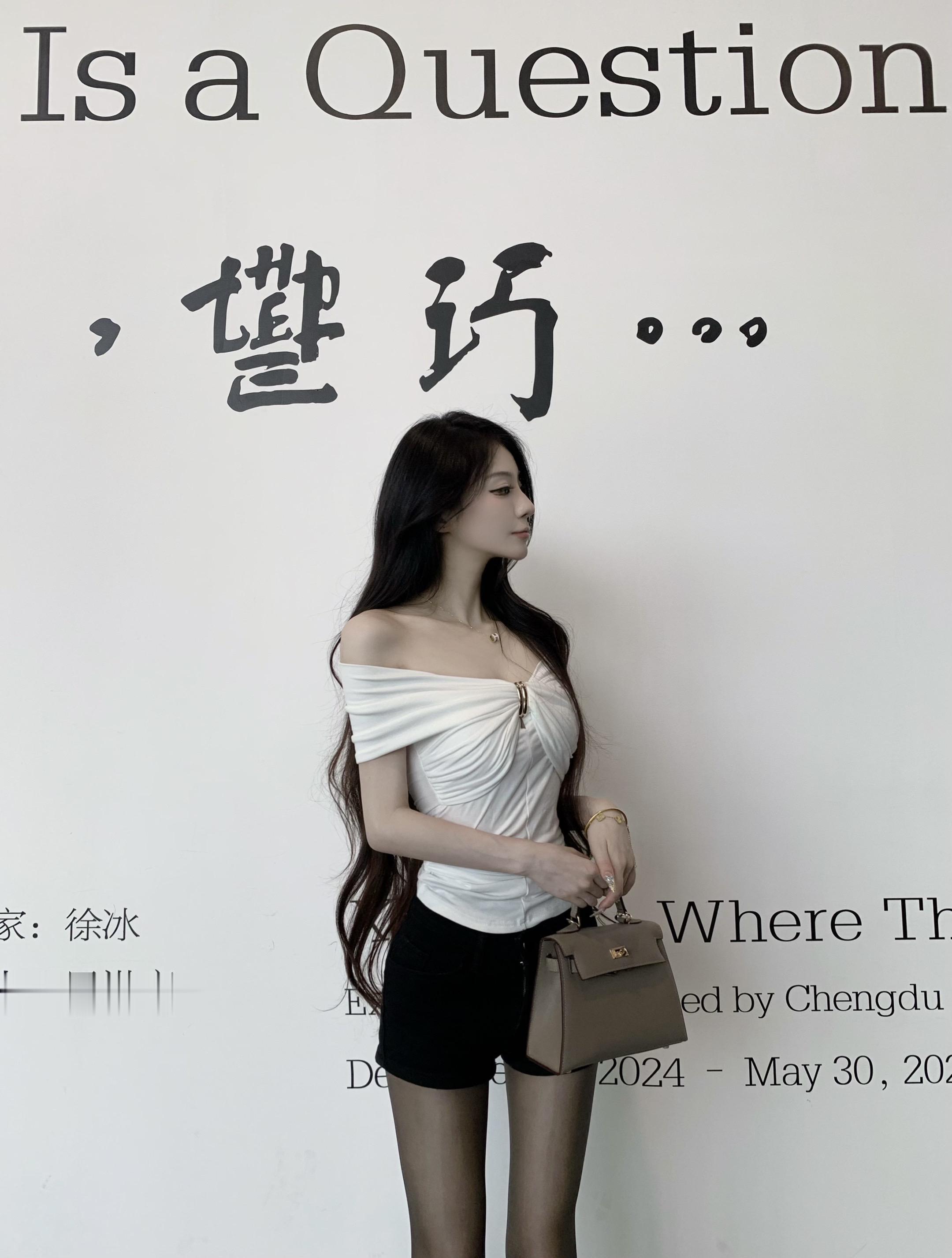 不是说爱我吗 怎么给她评论老婆呀。