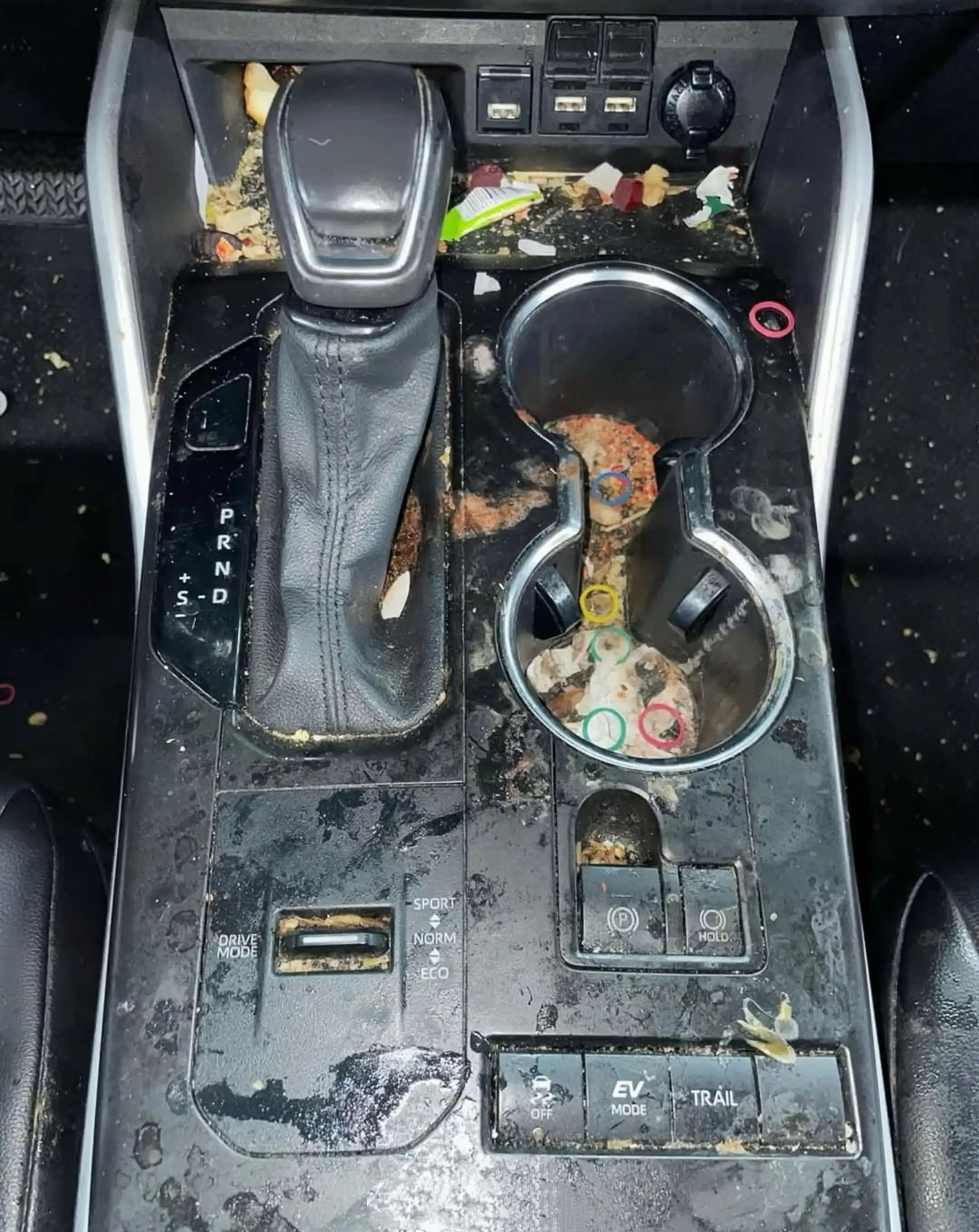 洗车小弟懵逼了！车主得多埋汰？ 