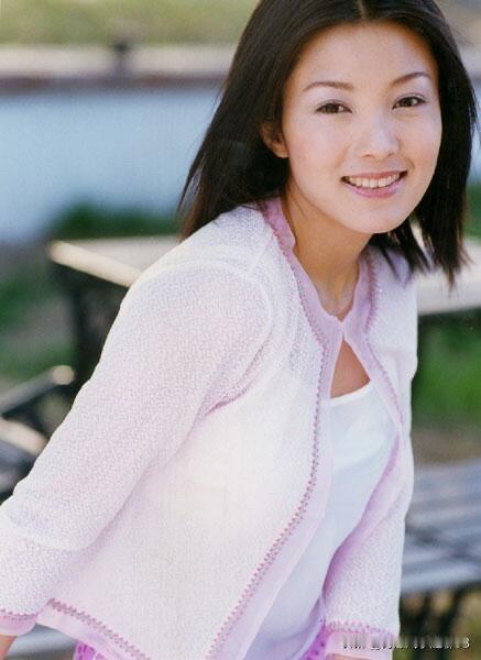她四次登上中央电视台春节联欢晚会，唱过歌，演过戏，早年被很多60、70后观众熟知