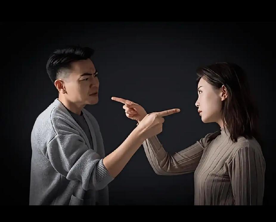男人与女人谁更胜一筹

昨天，在小公园大树下，有四个人打麻将，不过站在四周看的倒