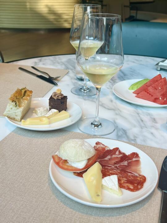 上海餐饮卷的嘞啥都能自助｜葡萄酒香槟🧀️