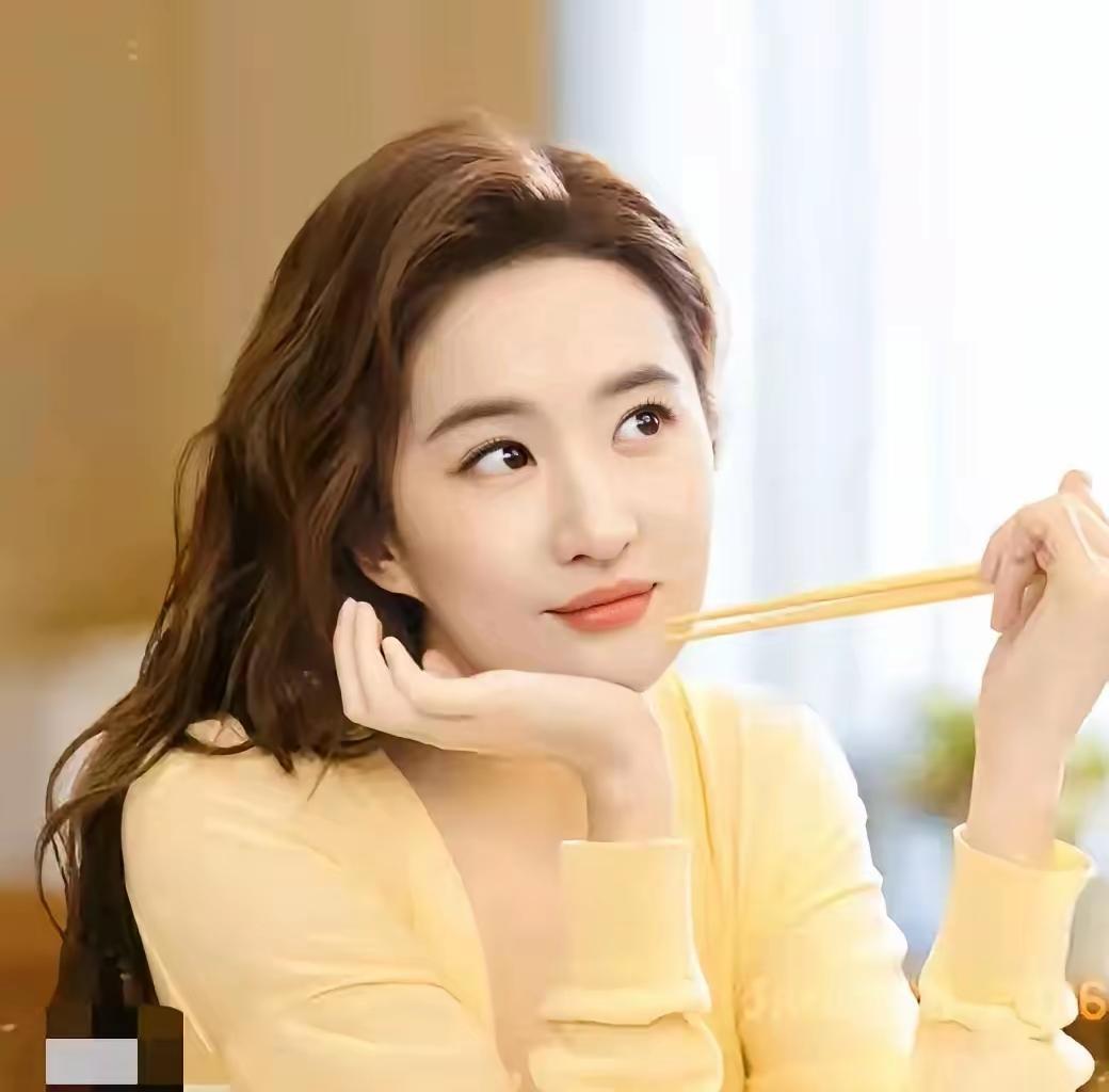 估计刘亦菲不想结婚了，
不是没人馋她的身子，
也不是没人想娶她，
人家已经看开了