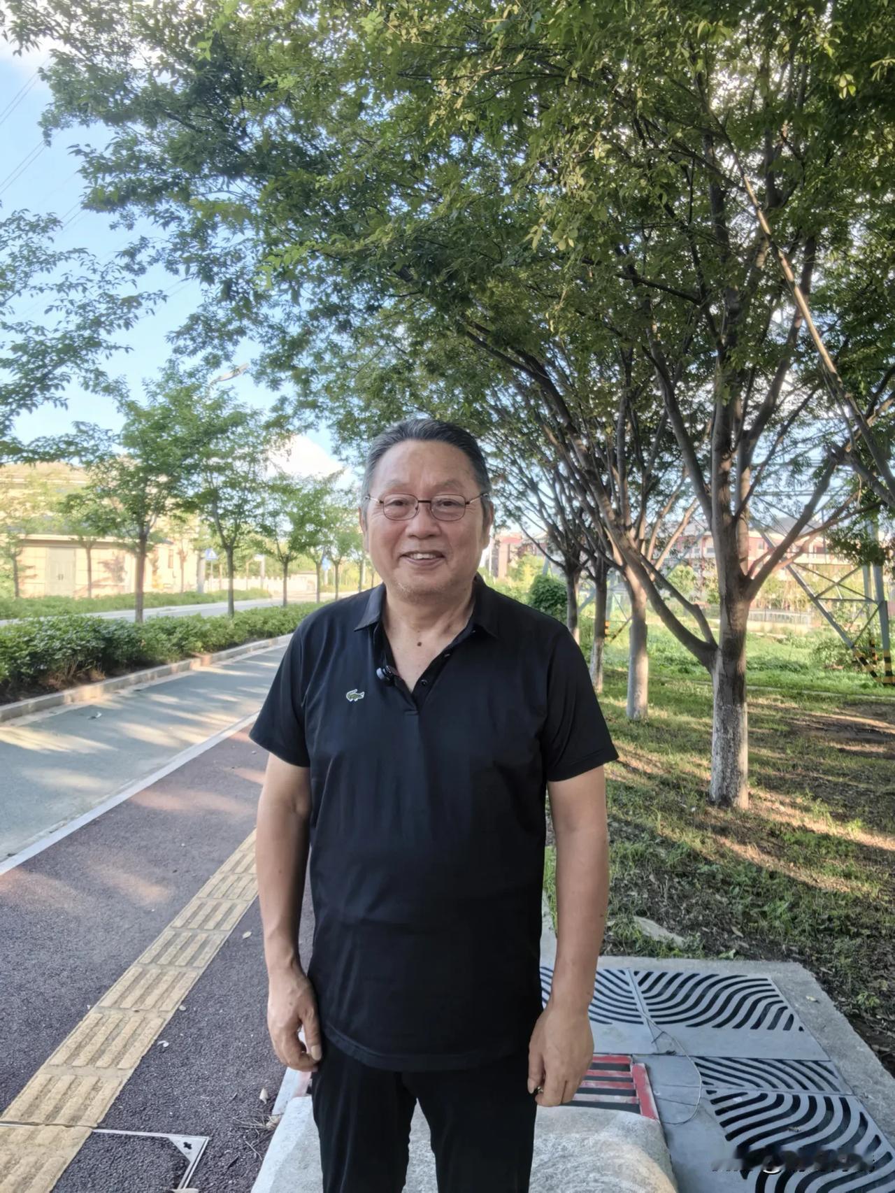 孤单的困惑（二十二）

朱大哥本有一个幸福的晚年，但他为了黄昏恋，吃尽了苦头，尽