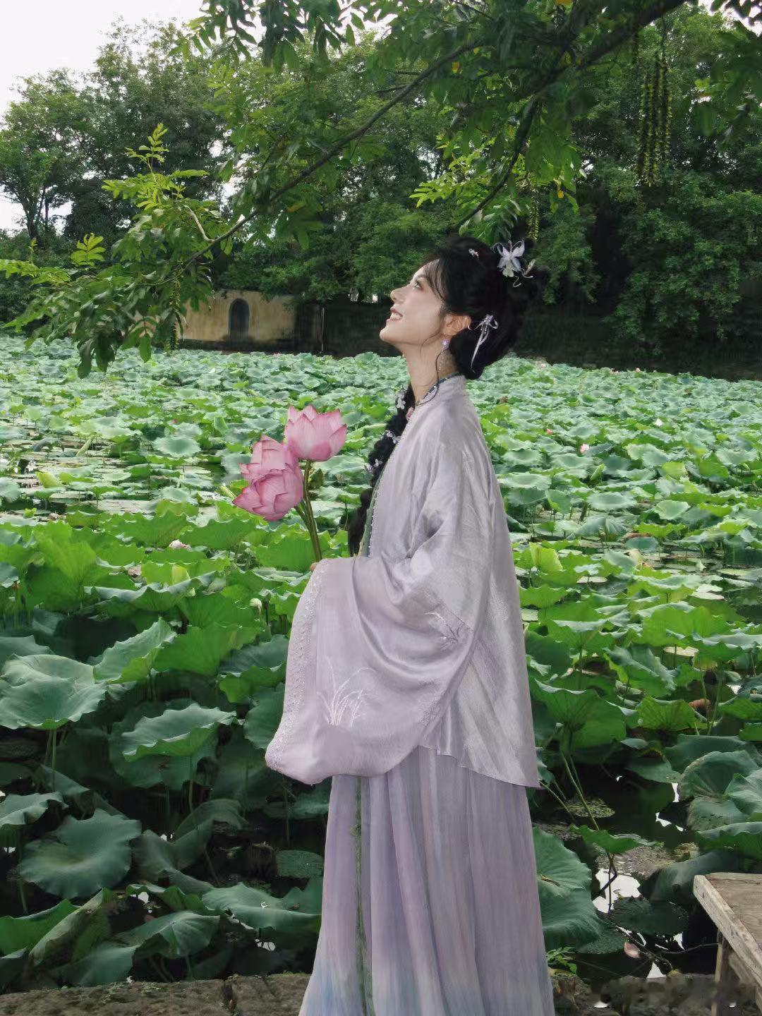 赵今麦分享江南热烈的夏赵今麦一念江南片场plog江南少女 