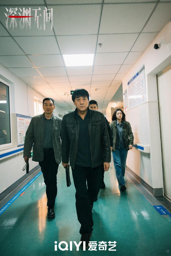 刚刷到杀青路透狠狠被戳中，任嘉伦脸上的疤 任嘉伦把疤痕变成角色李成的一部分，迷雾