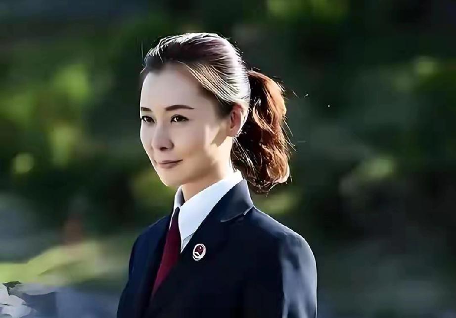 54岁柯蓝：不婚无子、带病半生，活成女人最高级的通透
 
     近日，柯蓝与