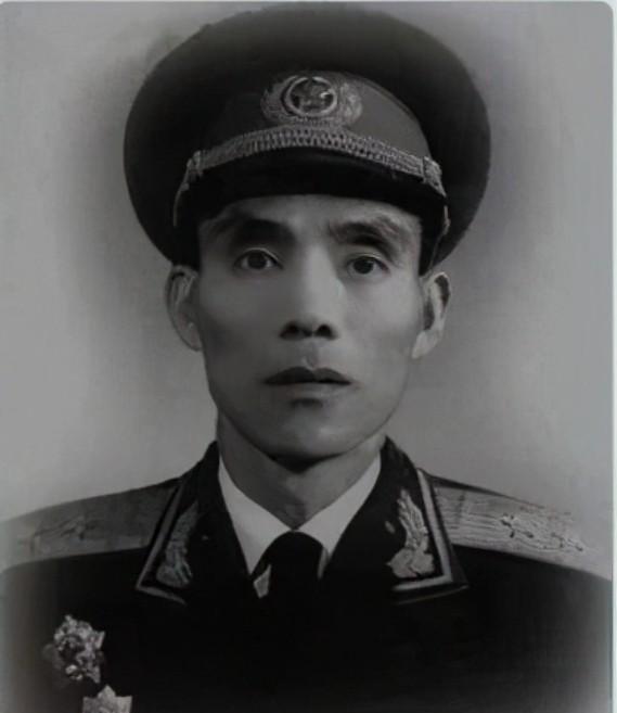 1951年，志愿军一万多人战场神秘消失，军长韦杰险被枪毙，9年后恩人落难，他开着