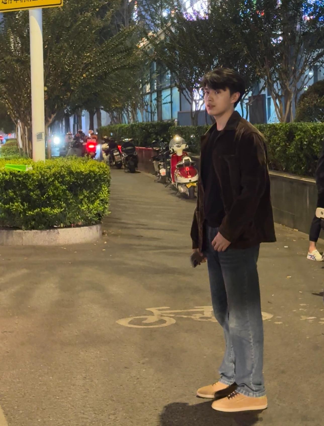 今天怕是有点帅哦权仔的日常 ​​​