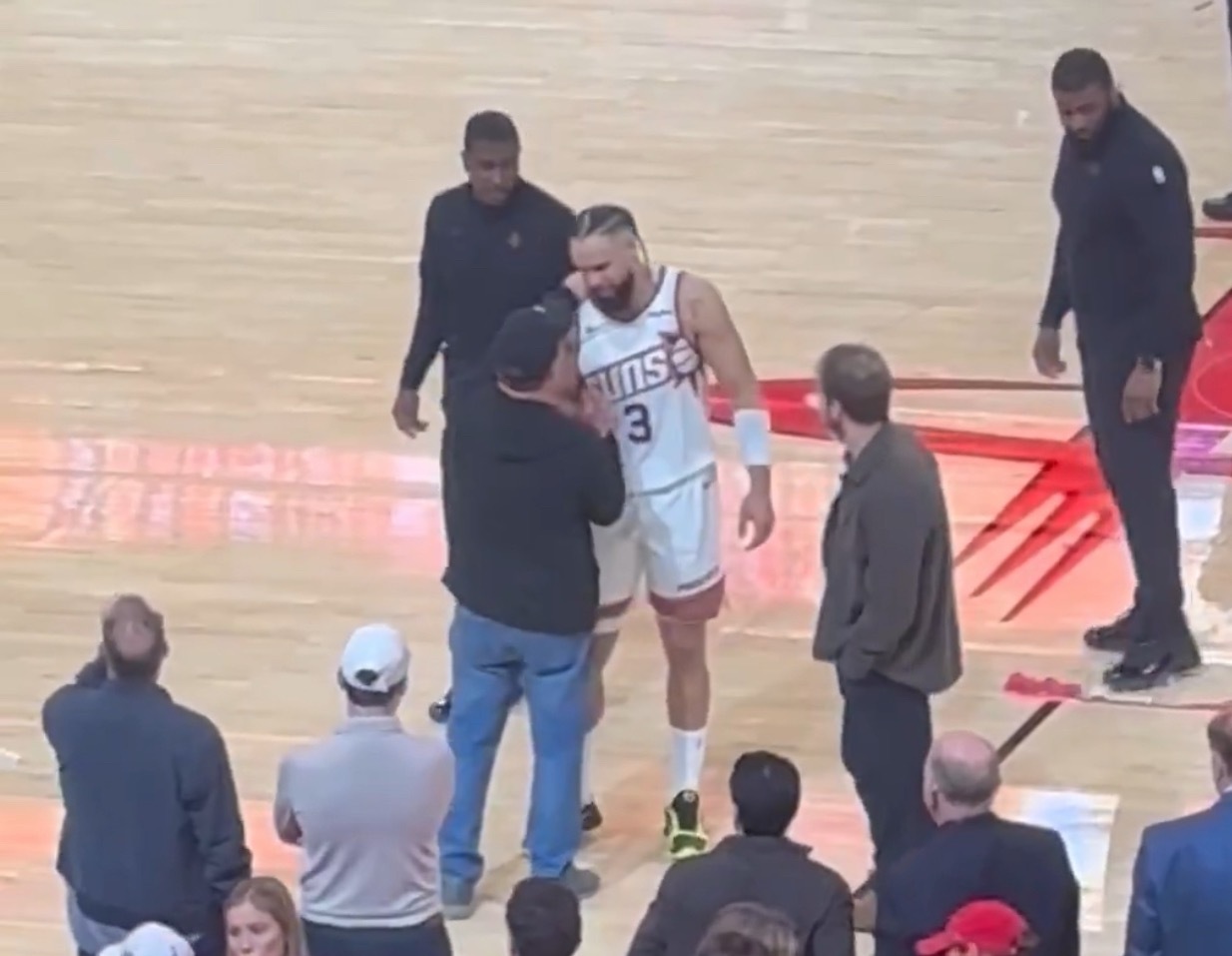 地龙赛后和火箭老板和少爷相谈甚欢 