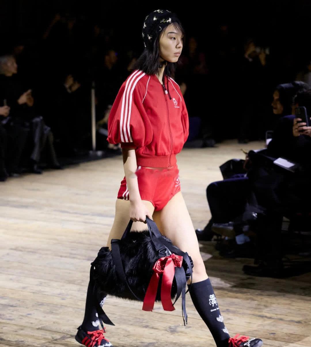 伦敦时装周｜adidas Originals x Simone Rocha 运动