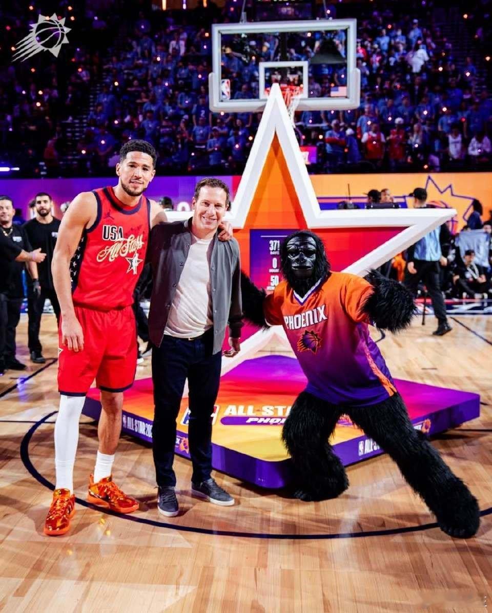 NBA2027年全明星将会在菲尼克斯举办。希望到时候布克能拿个MVP
