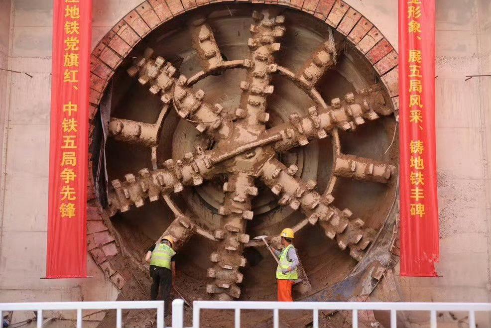 【石家庄地铁6号线一期工程实现“洞通”】

石家庄地铁6号线建设迎来重要里程碑节