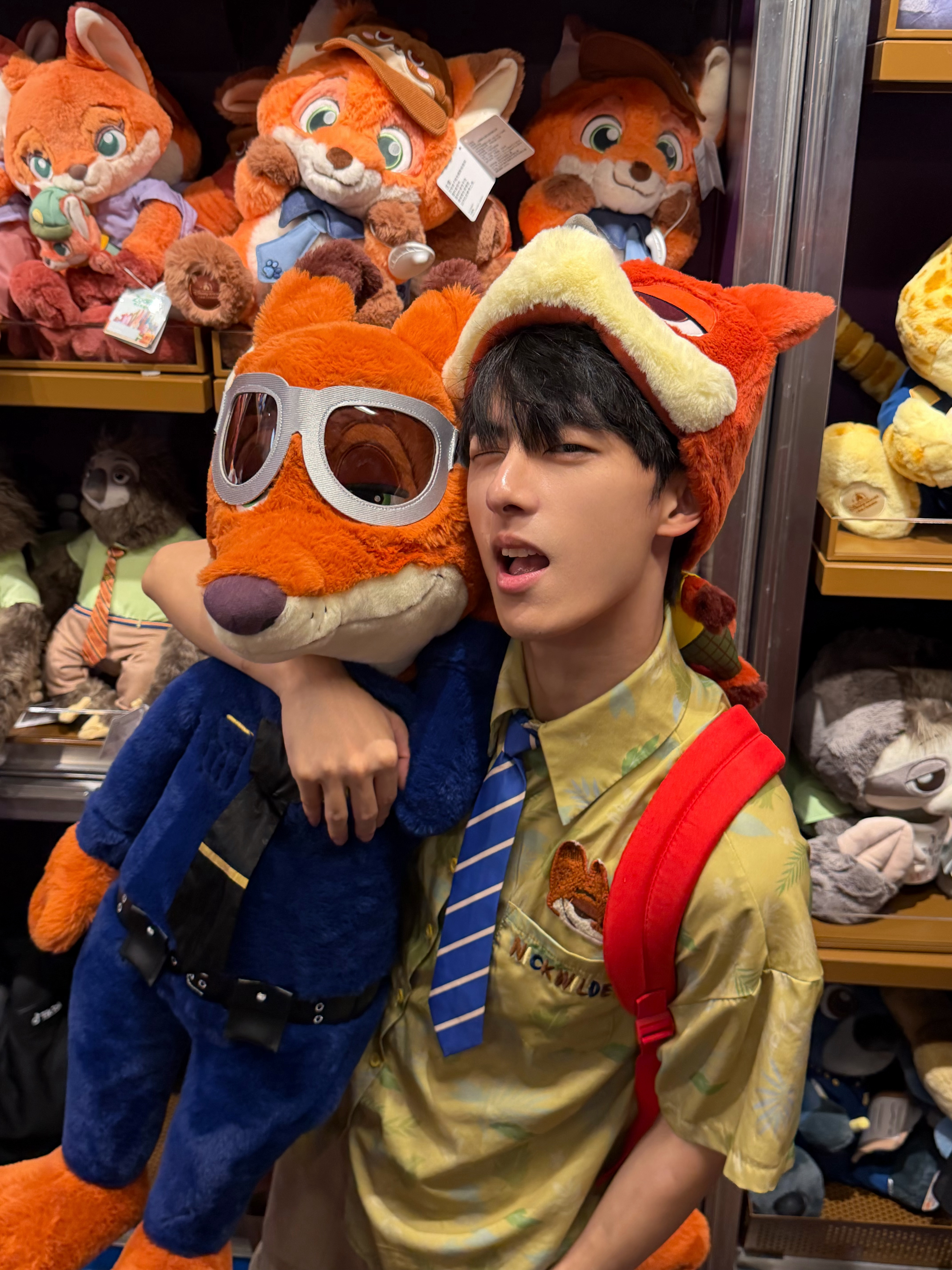 来迪士尼就是为了拍这几张照片🦊 