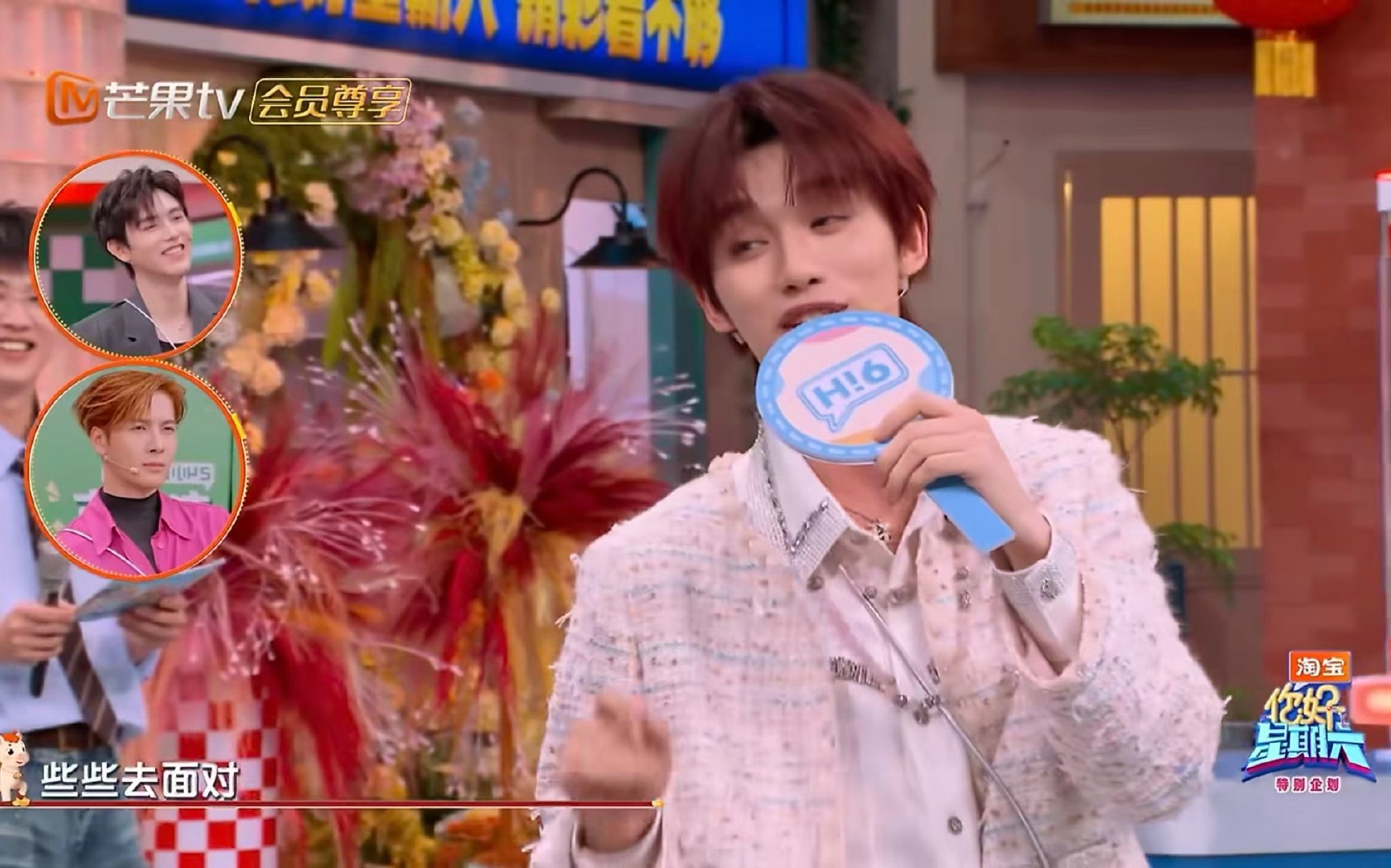 丁程鑫模仿到谢娜的精髓你好星期六 你好星期六“抽象表演”中，丁程鑫模仿谢娜唱《对