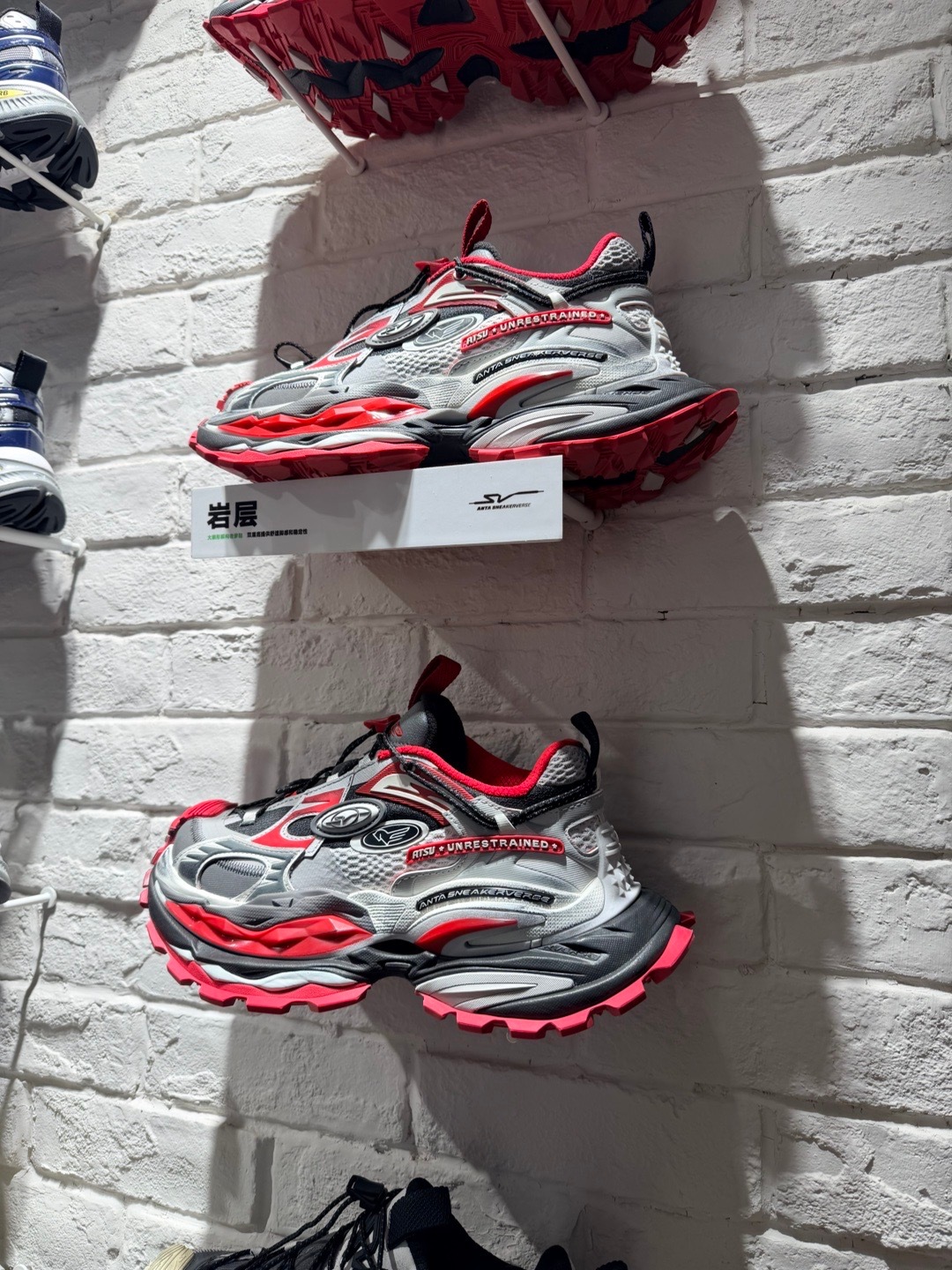 安踏的中国李宁现在做鞋比做车更简单直接抄   反正海外品牌在这告不赢 