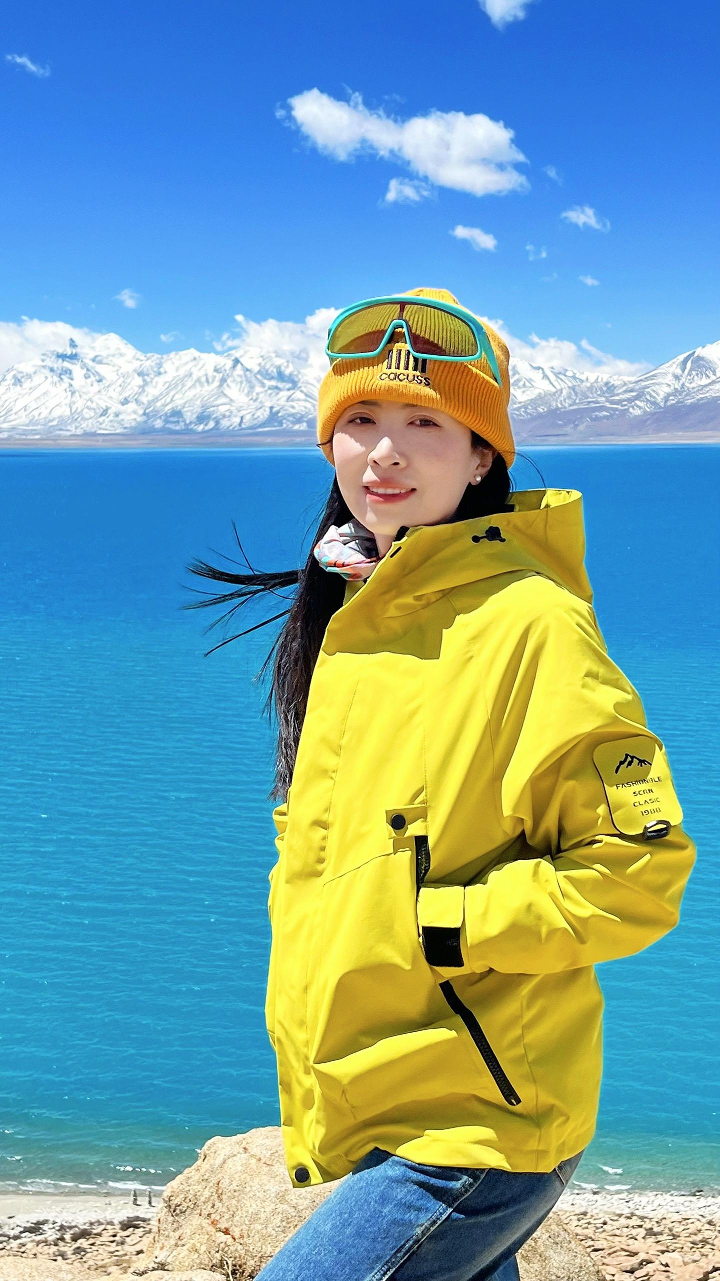 站在湖边 仿佛时间都静止了 在日喀则 喜马拉雅腹地 这里只有蓝白两种色...