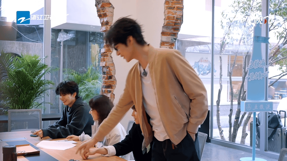 周柯宇为省钱要卖节目组的车风华合伙人谁不想拥有周柯宇这样的合伙人啊！为了开店经费