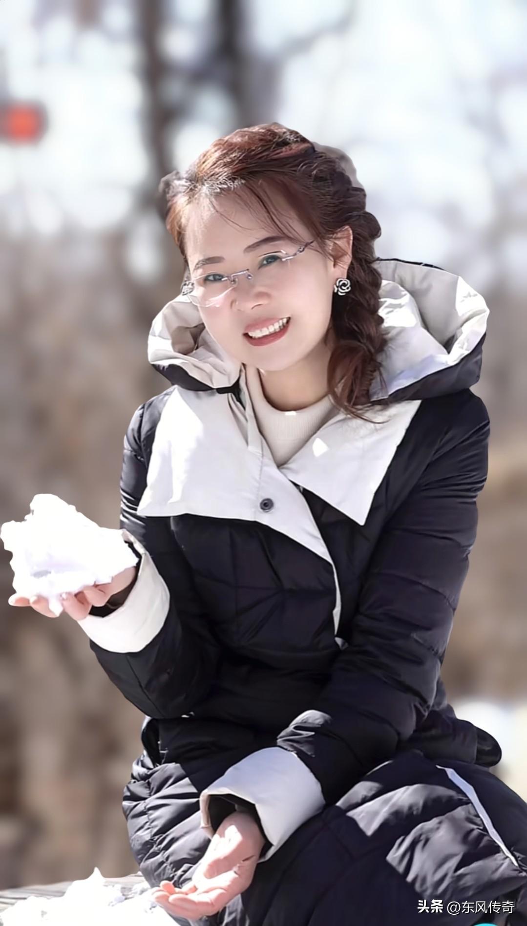 这是我的母亲，虽然不是亲生的，但是我也是当着所有人的面，跪下磕头敬茶行礼了，所以