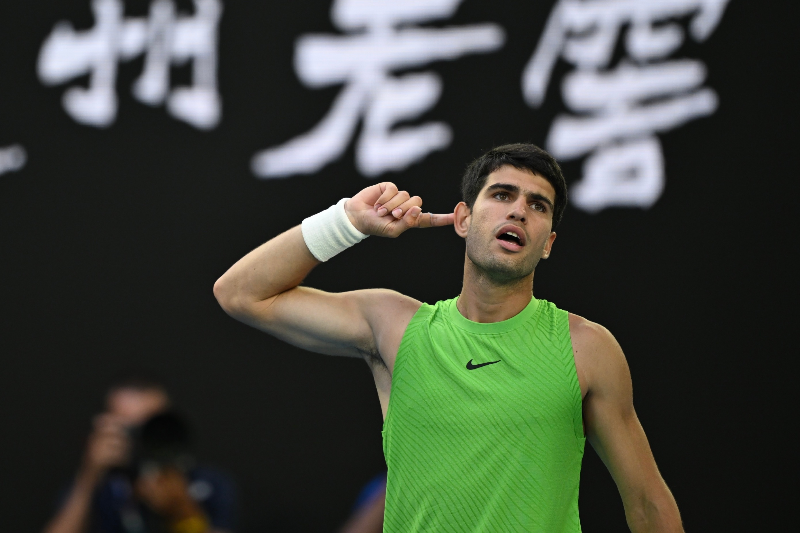 啊啊啊啊啊啊！澳网2026 男单半决赛，阿卡克服大腿抽筋，外加连丢两盘，再加决胜