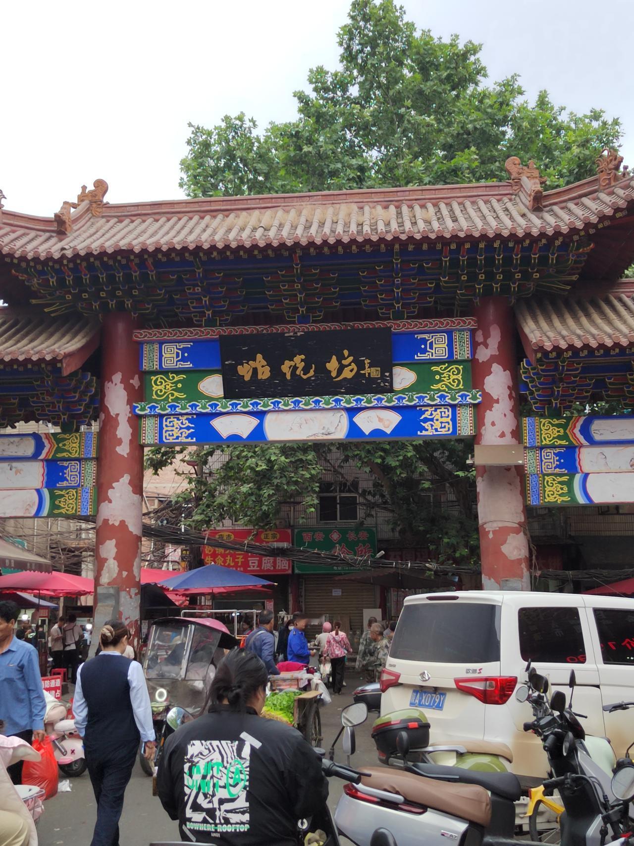 长安老街农贸市场扫瞄
坐公交车到长安十字站下车，路东侧便是长安老街农贸市场了。这