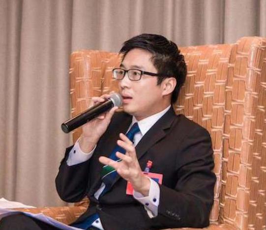 反差萌！
霍启山白天名利场，
晚上给侄子开家长会！


霍启山这事真有意思
一个