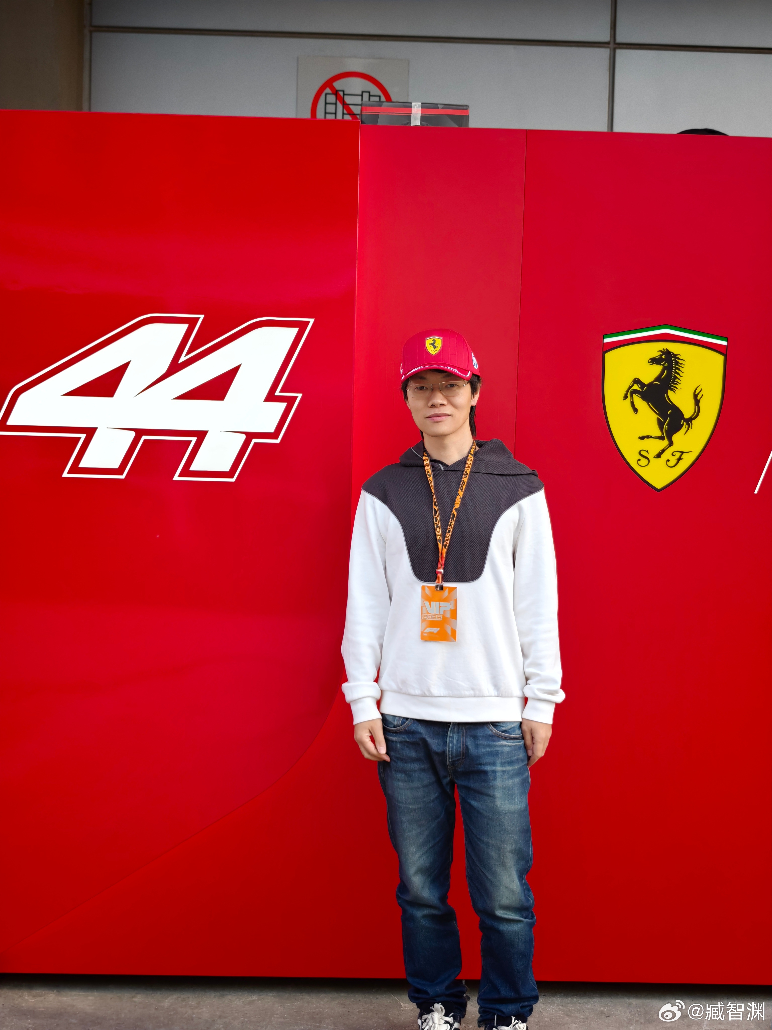 合影失败，瓦赛尔有点忙哈哈哈...2026f1中国大奖赛 上海·上海国际赛车场