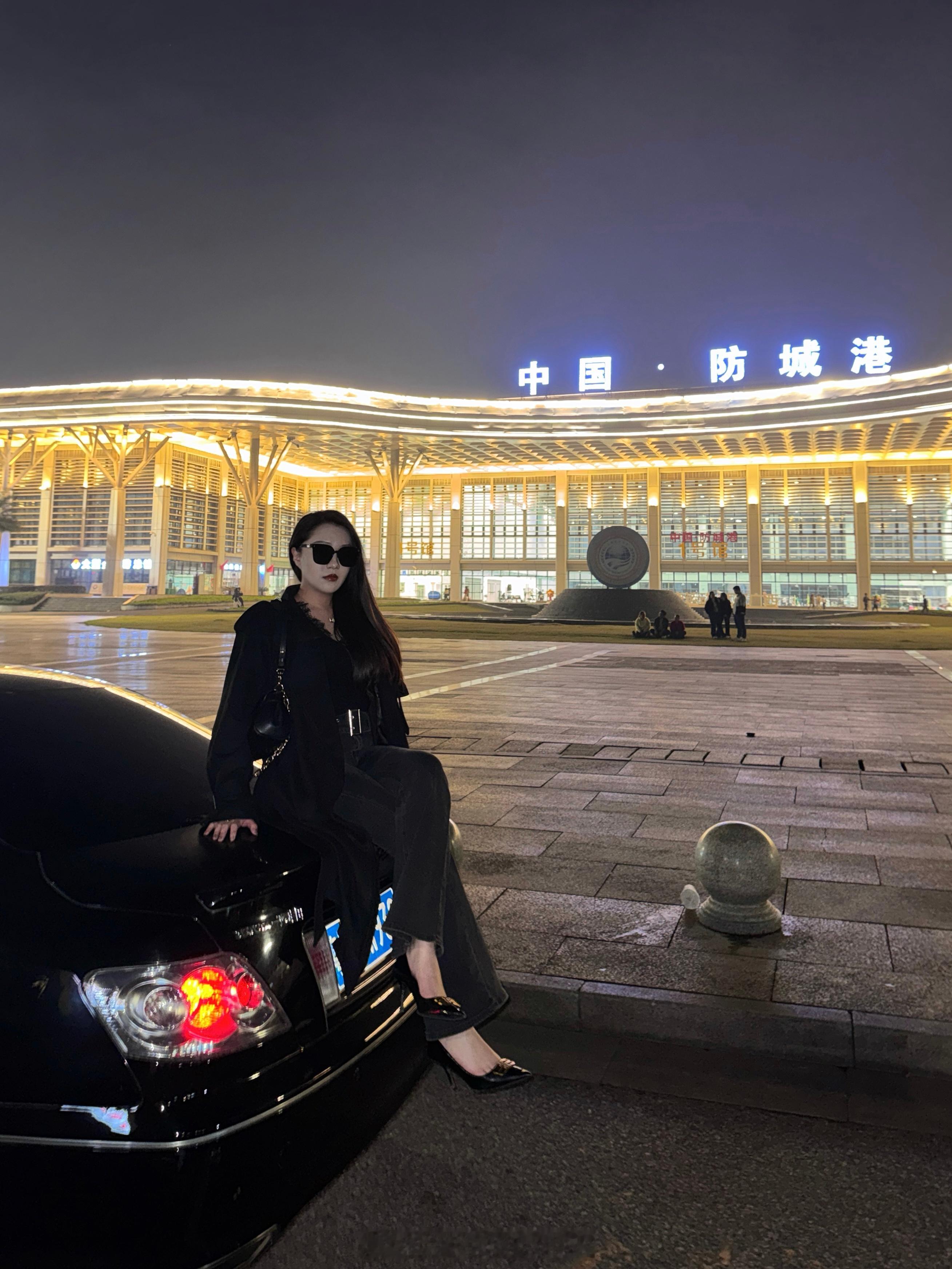 辉煌不去北上广 落难必闯_______。 防城港