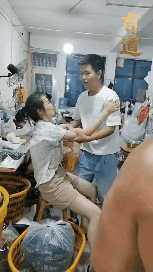 老婆独行，老公缺席？当心她成了别人的“临时搭子”！