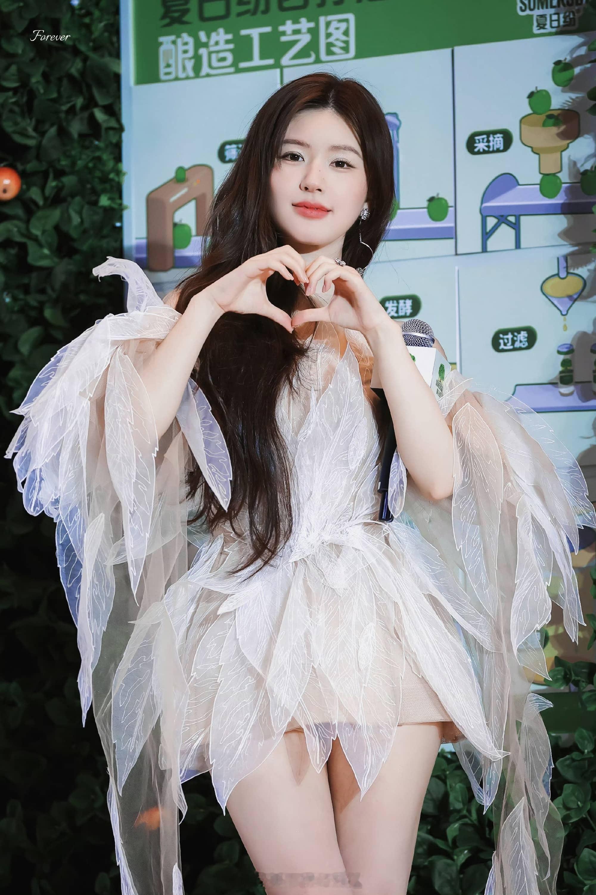 赵露思美腿物料精选 ​​​