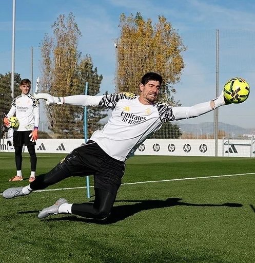 库尔图瓦、吕迪格、马斯坦托诺回归训练halamadrid