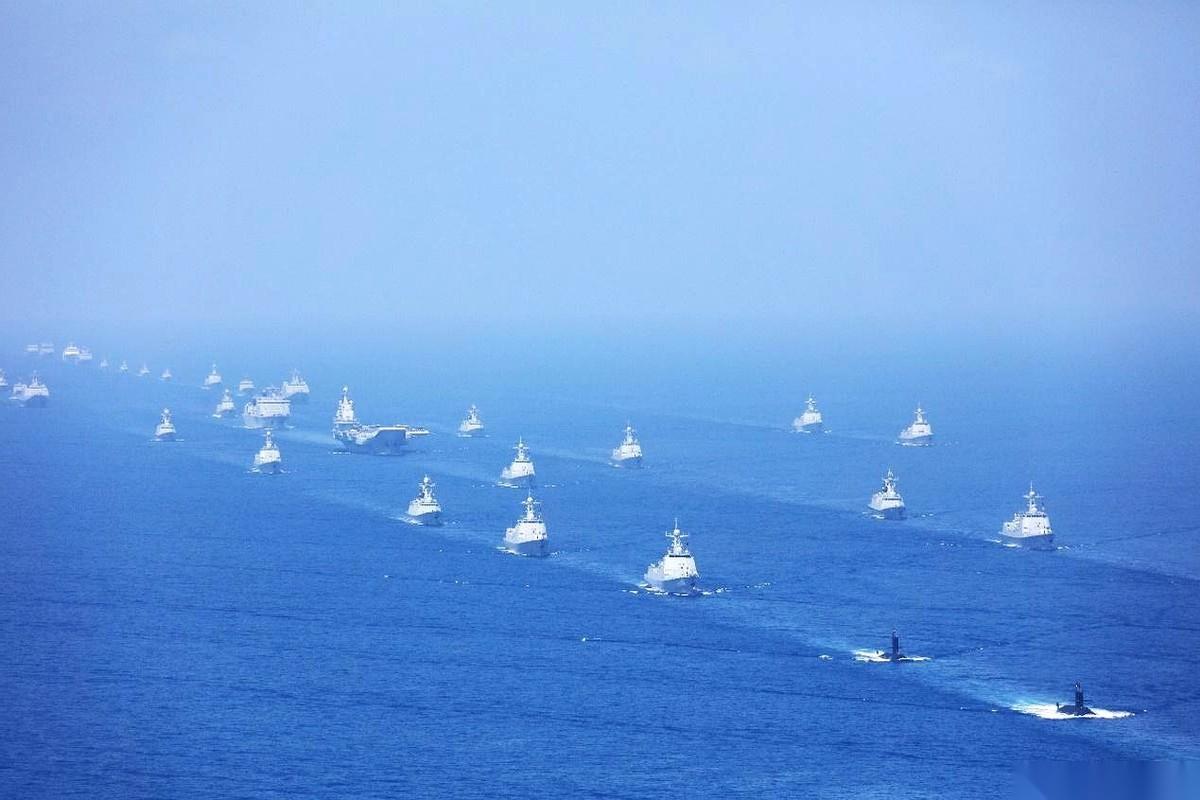 日本海军大将南云宪一郎，把俄乌战场当成了一面镜子。
镜子里，他看到了两种死法。