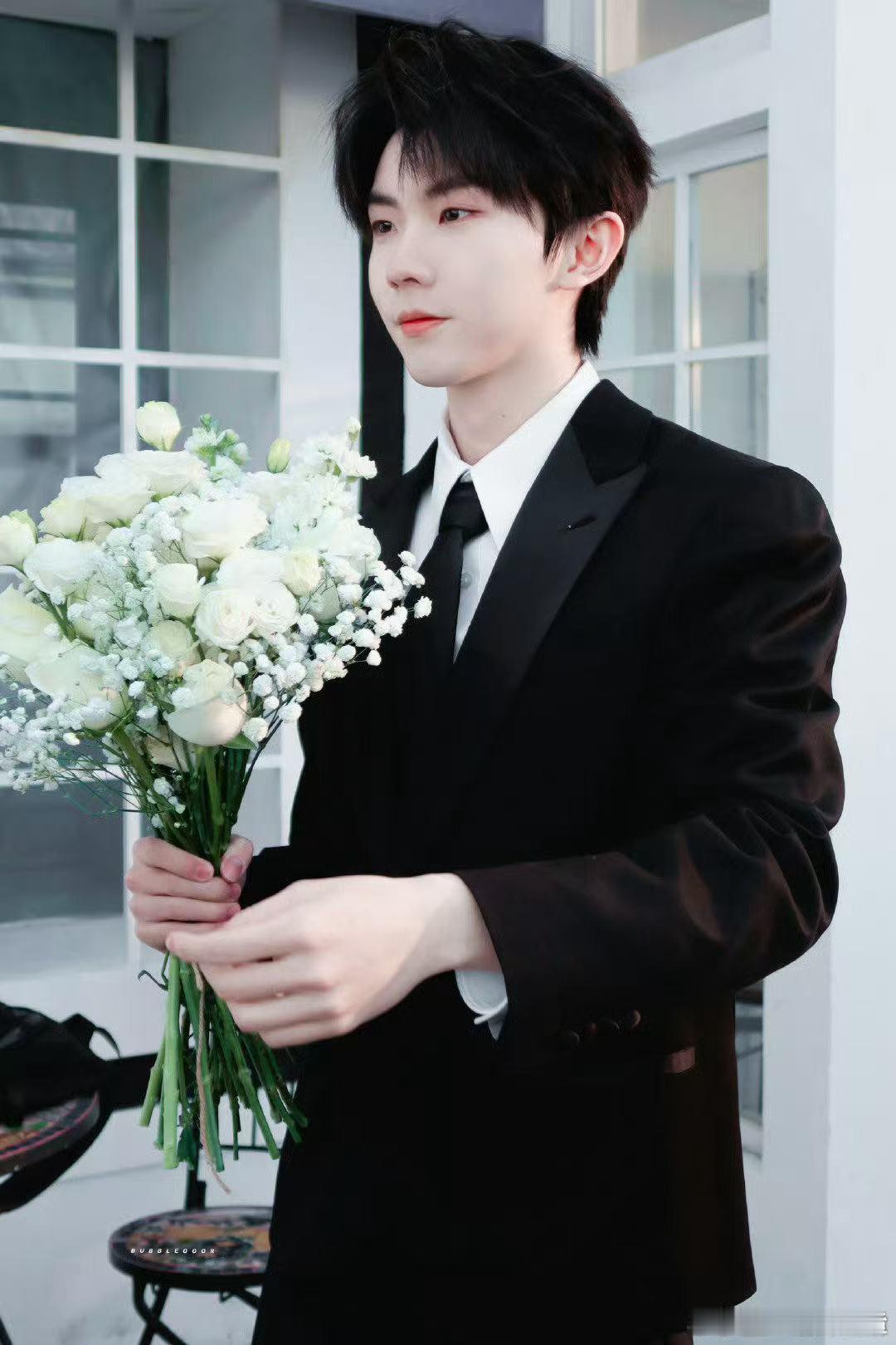 马嘉祺 杨柳絮别飘了 不管晴天还是阴天，春天听马嘉祺的奇迹航线都很适配，总能带来