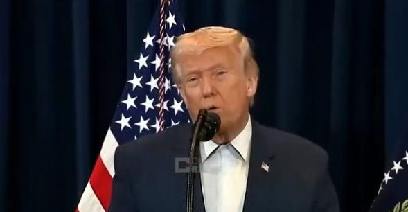 特朗普再次暗示要扩大美国影响力，他居然称加拿大总统卡尼为“该国未来州长”，除此之