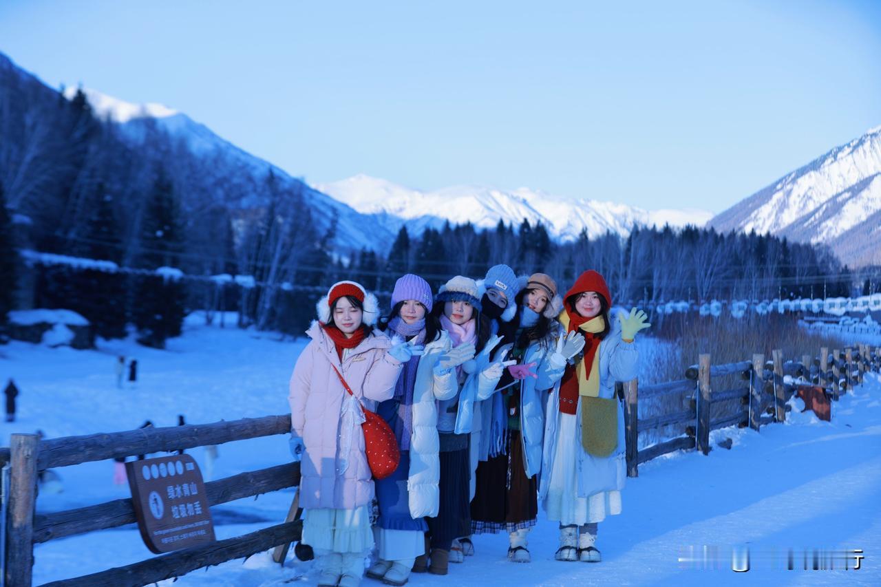 这波雪景，被我们承包了！🚫👣
       踏入禾木，便撞进北疆最纯净的冰雪