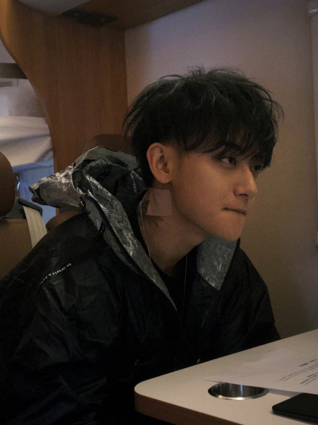 #黄子韬只承认鹿晗比自己帅#黄子韬也是很可爱了，被问到比自己帅的男演员，他说他只