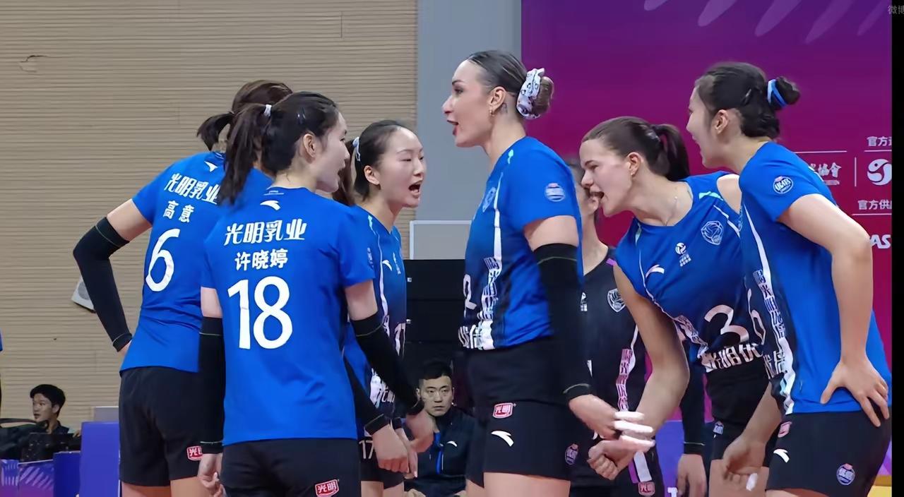 沃隆科娃和范赖克太不懂中国的人情世故，对客场0：3输给江苏女排心怀不爽，然而，蔡